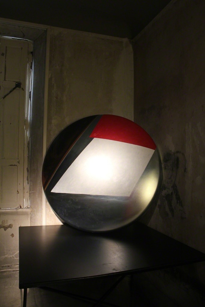 Perched upon Anne Bianchet's table is the glorious "Icaro" by Giuseppe Friscia Perched upon Anne Bianchet's table is the glorious "Icaro" by Giuseppe Friscia