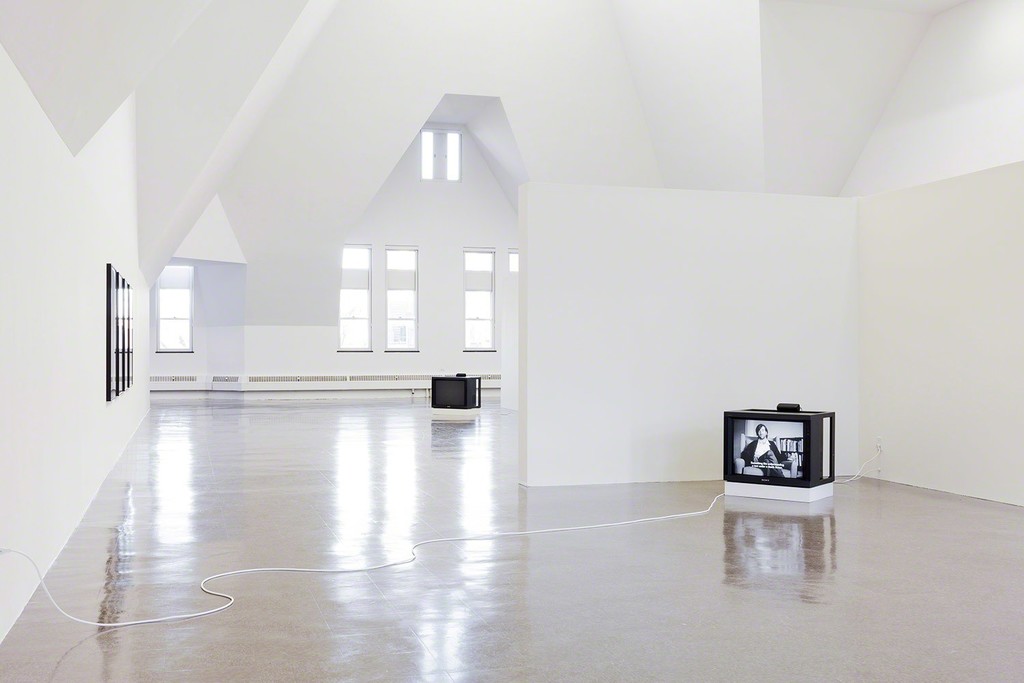 ALEJANDRO CESARCO, SONG, INSTALLATION VIEW, 2017. COURTESY OF THE ARTIST AND TANYA LEIGHTON, BERLIN. PHOTO: USEFUL ART SERVICES. ALEJANDRO CESARCO, SONG, INSTALLATION VIEW, 2017. COURTESY OF THE ARTIST AND TANYA LEIGHTON, BERLIN. PHOTO: USEFUL ART SERVICES.