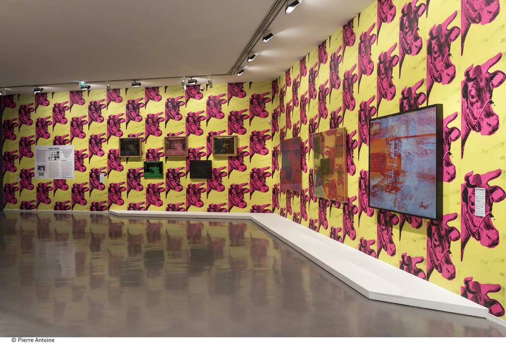 Installation view of "Warhol Unlimited" at Musée d'Art Moderne de la Ville de Paris (2015-2016) © Courtesy Dia Art Foundation, New York © The Andy Warhol Foundation for the Visual Arts, Inc. / ADAGP, Paris 2015 © Pierre Antoine Installation view of "Warhol Unlimited" at Musée d'Art Moderne de la Ville de Paris (2015-2016) © Courtesy Dia Art Foundation, New York © The Andy Warhol Foundation for the Visual Arts, Inc. / ADAGP, Paris 2015 © Pierre Antoine