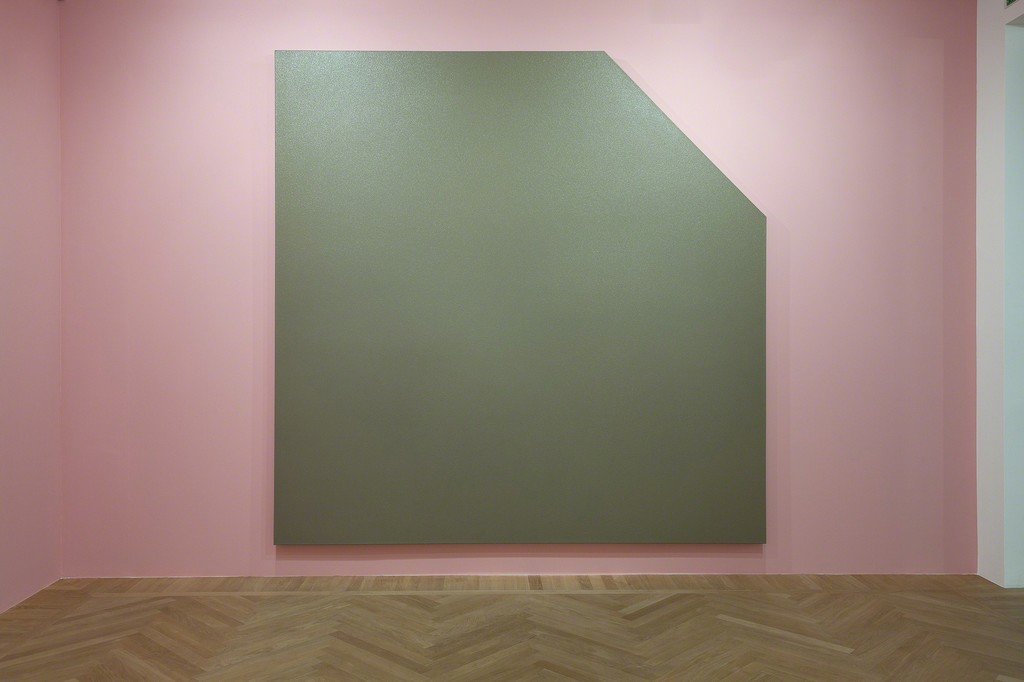 © The Estate of Duane Hanson. © Olivier Mosset. Photography by Zarko Vijatovic. Courtesy Gagosian Gallery. © The Estate of Duane Hanson. © Olivier Mosset. Photography by Zarko Vijatovic. Courtesy Gagosian Gallery.