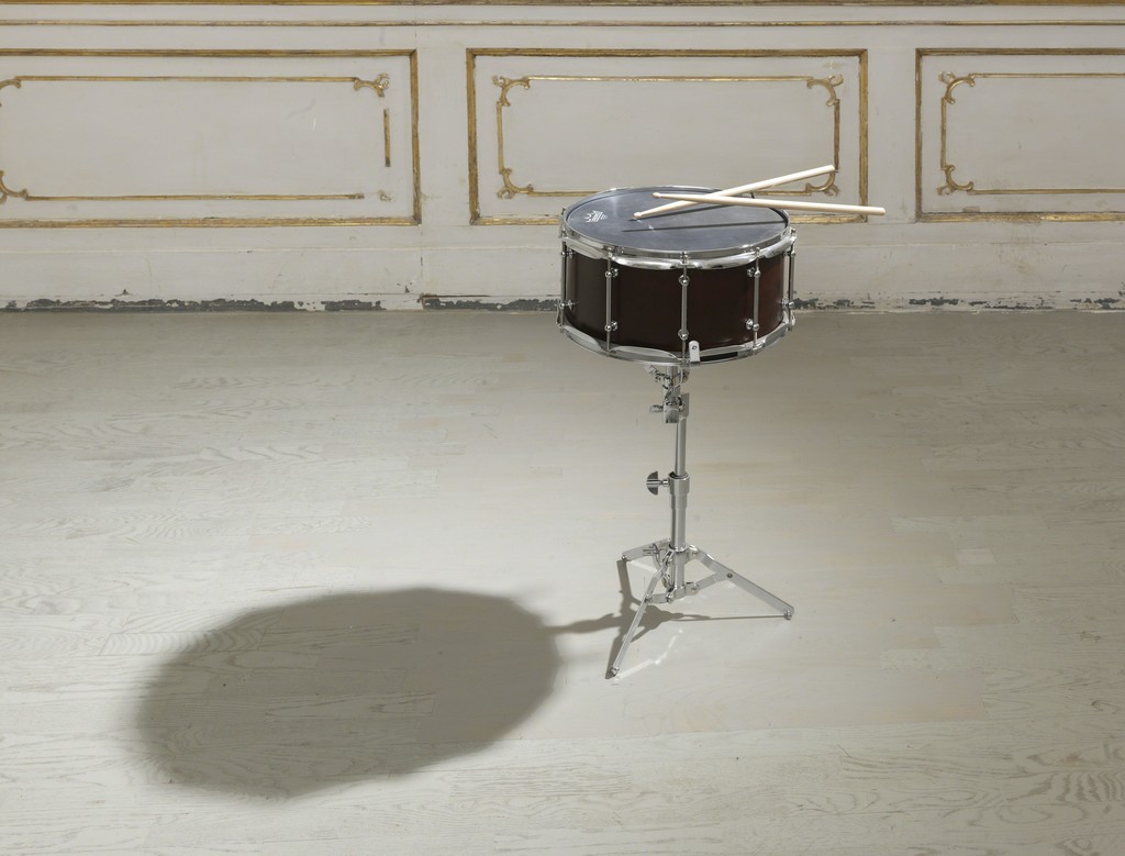 Anri Sala - partial view of the exhibition - December 2015 - Galleria Alfonso Artiaco, Napoli Anri Sala - partial view of the exhibition - December 2015 - Galleria Alfonso Artiaco, Napoli