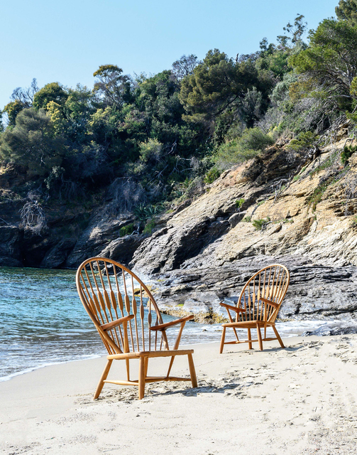 Hans J. Wegner, ‘Pair of peacock armchairs’, circa 1960, Aguttes