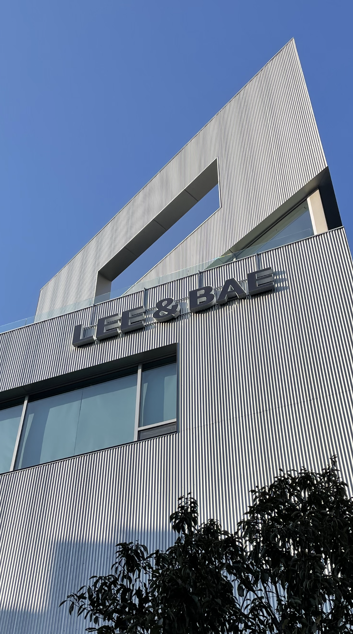 LEE & BAE logo