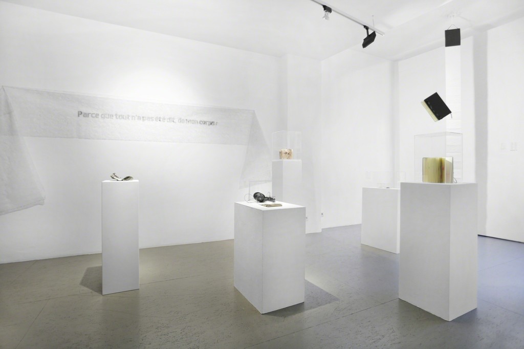 installation view IM-PERFECTION / galerie burster installation view IM-PERFECTION / galerie burster
