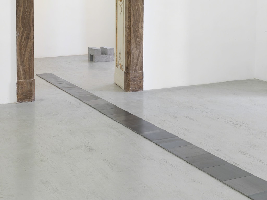 Carl Andre - partial view of the exhibition - September 2013 - Galleria Alfonso Artiaco, Napoli Carl Andre - partial view of the exhibition - September 2013 - Galleria Alfonso Artiaco, Napoli