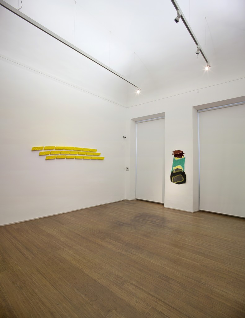 Erbern - Pinelli - Viallat: La pittura in sé - The painting itself – ABC-ARTE Contemporary art Gallery – 2015
Pino Pinelli, Pittura G 21 elementi, 2007, 9 x 33 cm - 3 1/2 x 13 in, tecnica mista
Claude Viallat, 003, 2010, 60 x 114 cm - 23 5/8 x 44 7/8 in, acrilico su tessuto
www.abc-arte.com Erbern - Pinelli - Viallat: La pittura in sé - The painting itself – ABC-ARTE Contemporary art Gallery – 2015
Pino Pinelli, Pittura G 21 elementi, 2007, 9 x 33 cm - 3 1/2 x 13 in, tecnica mista
Claude Viallat, 003, 2010, 60 x 114 cm - 23 5/8 x 44 7/8 in, acrilico su tessuto
www.abc-arte.com
