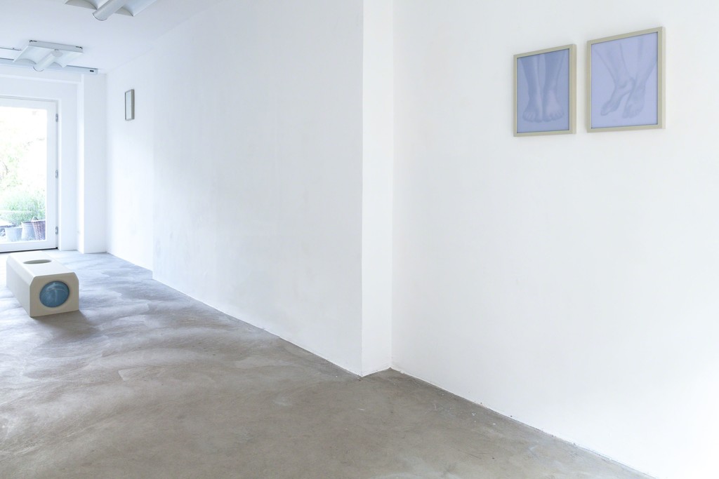 Michael Volkmer: installation view (from left to right), "housing #1" / Eva-Marie, 2015 | 180 x 40 x 35 cm, MDF, mixed method | "foot sketch Eva-Marie", 2015 | 30 x 40 cm, mixed method | image: ©dasesszimmer Michael Volkmer: installation view (from left to right), "housing #1" / Eva-Marie, 2015 | 180 x 40 x 35 cm, MDF, mixed method | "foot sketch Eva-Marie", 2015 | 30 x 40 cm, mixed method | image: ©dasesszimmer