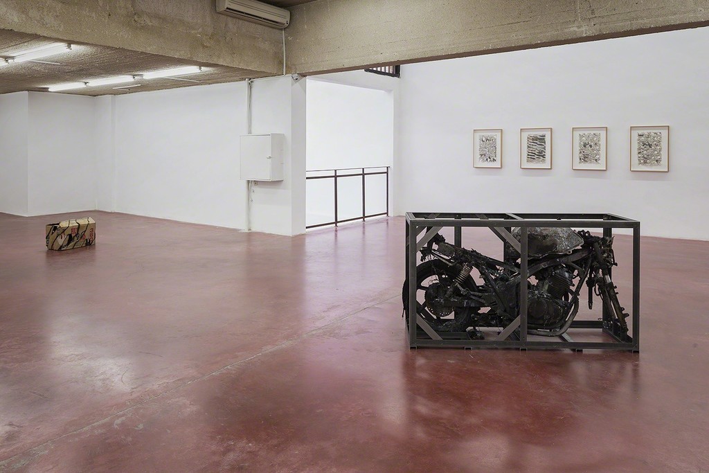 Ariel Schlesinger, 11 Hours Forward, 2016, Exhibition view Ariel Schlesinger, 11 Hours Forward, 2016, Exhibition view