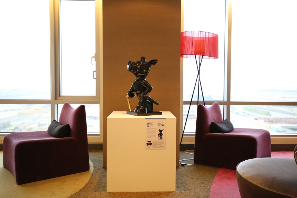 "The Cowman, 2007" installation view in the hotel VIP lounge
2018©Powen Gallery "The Cowman, 2007" installation view in the hotel VIP lounge
2018©Powen Gallery