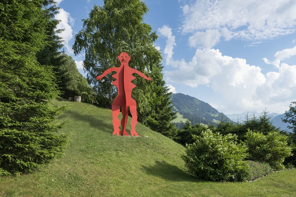 Alexander Calder, ‘Untitled’ (1976)
Installation view, Oberbortstrasse 24, Gstaad, Switzerland, 2016
© 2016 Calder Foundation, New York / DACS London
Courtesy Calder Foundation, New York / Art Resource,
New York and Hauser & Wirth
Photo: Jon Etter Alexander Calder, ‘Untitled’ (1976)
Installation view, Oberbortstrasse 24, Gstaad, Switzerland, 2016
© 2016 Calder Foundation, New York / DACS London
Courtesy Calder Foundation, New York / Art Resource,
New York and Hauser & Wirth
Photo: Jon Etter