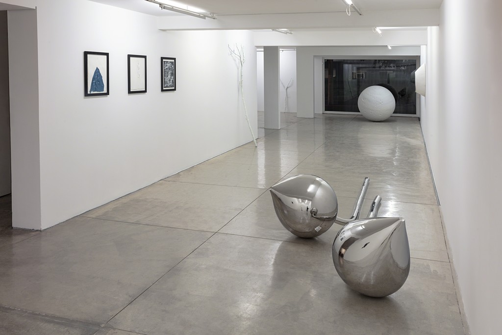 not vital: saudade -- exhibition view -- galeria nara roesler | são paulo 2018 -- photo © Everton Ballardin, courtesy of the artist and galeria nara roesler not vital: saudade -- exhibition view -- galeria nara roesler | são paulo 2018 -- photo © Everton Ballardin, courtesy of the artist and galeria nara roesler