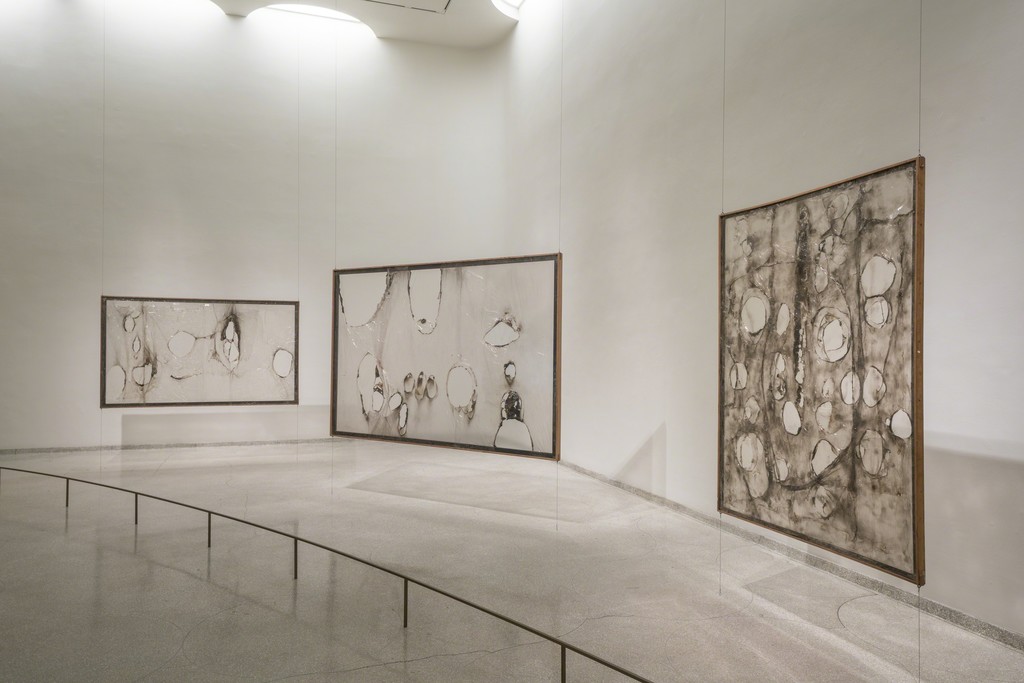 Alberto Burri: The Trauma of Painting, October 9, 2015–January 6, 2016, Solomon R. Guggenheim Museum. Photo: David Heald © Solomon R. Guggenheim Foundation Alberto Burri: The Trauma of Painting, October 9, 2015–January 6, 2016, Solomon R. Guggenheim Museum. Photo: David Heald © Solomon R. Guggenheim Foundation