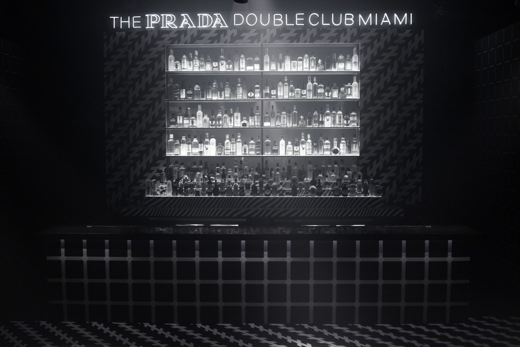 “The Prada Double Club Miami”
A project by Carsten Höller presented by Fondazione Prada
Miami, 5-7 December 2017
Photo: Casey Kelbaugh
Courtesy Fondazione Prada “The Prada Double Club Miami”
A project by Carsten Höller presented by Fondazione Prada
Miami, 5-7 December 2017
Photo: Casey Kelbaugh
Courtesy Fondazione Prada