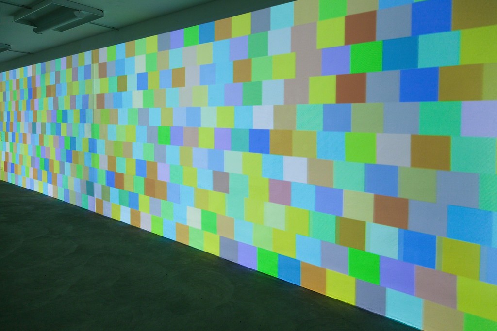 „Swarm“, 2-channel Video Installation, 2016, exhibition view | image: ©dasesszimmer „Swarm“, 2-channel Video Installation, 2016, exhibition view | image: ©dasesszimmer