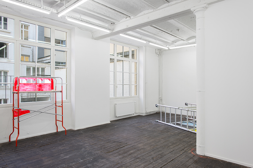 Exhibition view, Jeanrochdard, Brussels
Tikka Masala
2015
180 x 140 x 45 cm / 71 x 55 x 18 inches
échafaudage, peinture au mur / scaffolding, paint on wall Exhibition view, Jeanrochdard, Brussels
Tikka Masala
2015
180 x 140 x 45 cm / 71 x 55 x 18 inches
échafaudage, peinture au mur / scaffolding, paint on wall