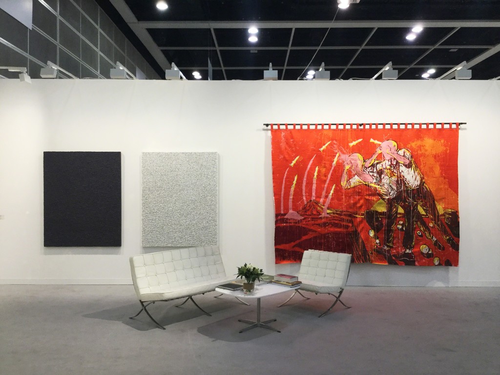 ARARIO GALLERY at Art Basel Hong Kong 2017, Booth 1D40, Works by Taeho KIM (left) and Eko NUGROHO(right). ARARIO GALLERY at Art Basel Hong Kong 2017, Booth 1D40, Works by Taeho KIM (left) and Eko NUGROHO(right).