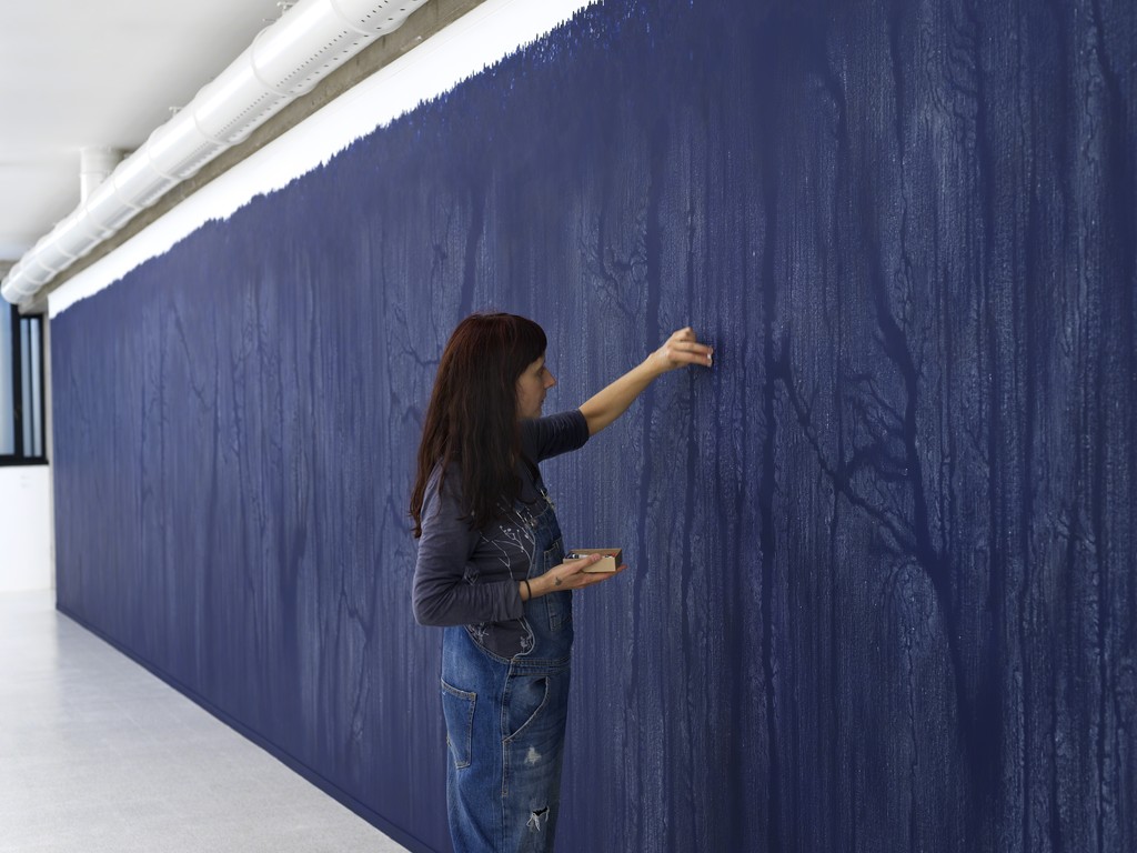 Luisa Rabbia working on Another Country at Collezione Maramotti, 2017, Ph. Dario Lasagni
Luisa Rabbia working on Another Country at Collezione Maramotti, 2017, Ph. Dario Lasagni