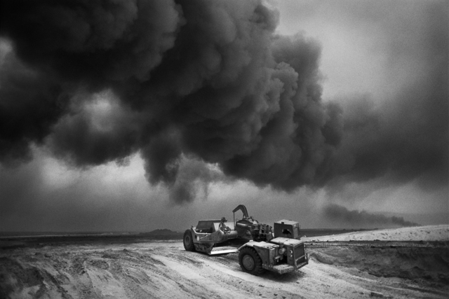 Sebastião Salgado, ‘Kuwait’, 1991, Robert Klein Gallery