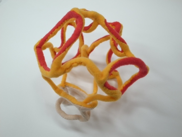 Mikiko Minewaki “super kinoko” 2016 polyester, stainless steel
H10xW10xD10cm Mikiko Minewaki “super kinoko” 2016 polyester, stainless steel
H10xW10xD10cm