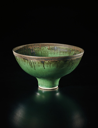 Footed bowl