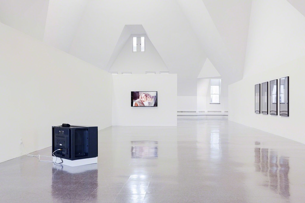 ALEJANDRO CESARCO, SONG, INSTALLATION VIEW, 2017. COURTESY OF THE ARTIST AND TANYA LEIGHTON, BERLIN. PHOTO: USEFUL ART SERVICES. ALEJANDRO CESARCO, SONG, INSTALLATION VIEW, 2017. COURTESY OF THE ARTIST AND TANYA LEIGHTON, BERLIN. PHOTO: USEFUL ART SERVICES.