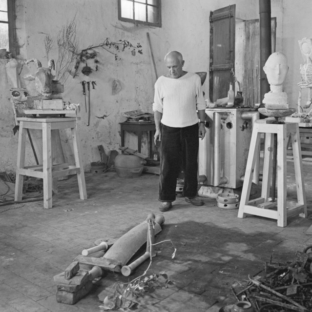Edward Quinn, ‘Picasso assembling La femme à la clé, Le Fournas, Vallauris, France’, 1953, Gagosian
