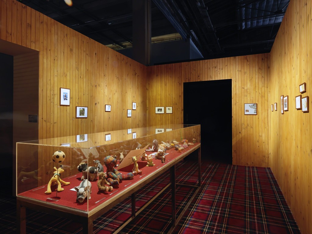 Exhibition view of Michel Houellebecq, Rester vivant, Palais de Tokyo (23.06 – 11.09.2016). Photo : André Morin Exhibition view of Michel Houellebecq, Rester vivant, Palais de Tokyo (23.06 – 11.09.2016). Photo : André Morin