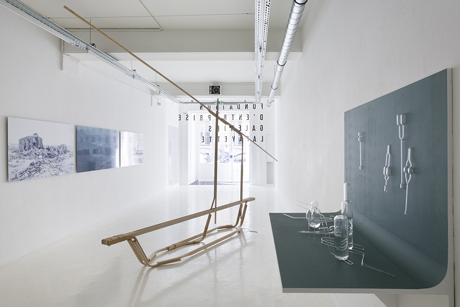 "Romain Kronenberg and Benjamin Graindorge: Été perpétuel" at Fondation d'Enterprise Galeries Lafayette (2015). Photo: Vinciane Verguethen "Romain Kronenberg and Benjamin Graindorge: Été perpétuel" at Fondation d'Enterprise Galeries Lafayette (2015). Photo: Vinciane Verguethen