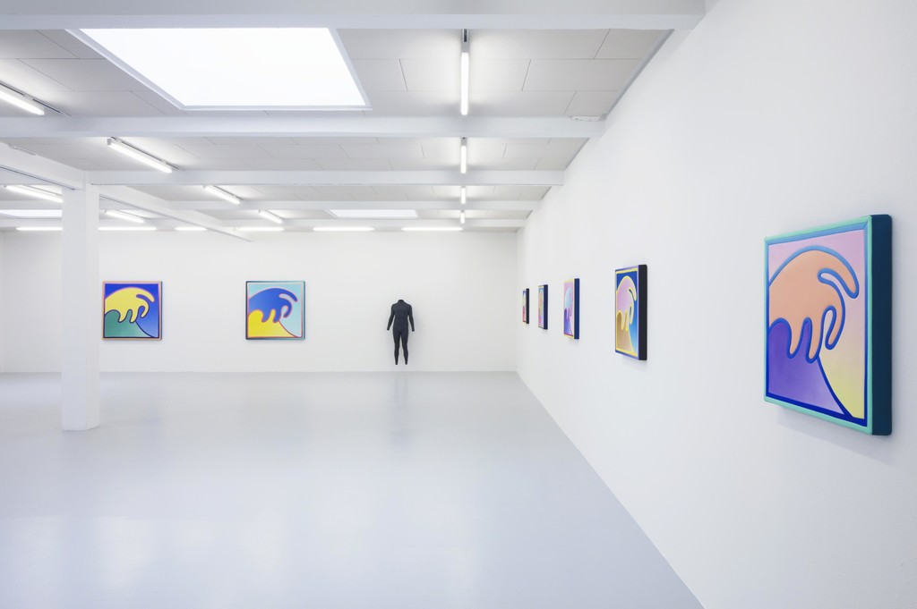 Exhibition view Alex Israel – Waves, 2018, courtesy by the artist and Kunstraum Innsbruck. Photo: Günter Richard Wett. Exhibition view Alex Israel – Waves, 2018, courtesy by the artist and Kunstraum Innsbruck. Photo: Günter Richard Wett.