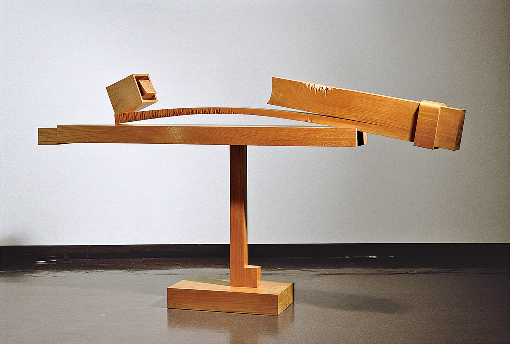 “Yielding Form 1,” 1978, Zelkova, 135×260×45cm, Museum of Contemporary Art Tokyo, ©Sumikawa Kiichi, Photo: Osamu Murai “Yielding Form 1,” 1978, Zelkova, 135×260×45cm, Museum of Contemporary Art Tokyo, ©Sumikawa Kiichi, Photo: Osamu Murai