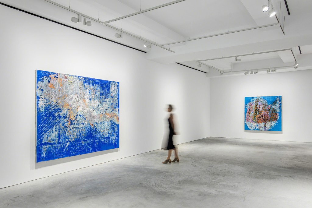 Installation view, ‘Mark Bradford’, Hauser & Wirth Hong Kong, 2018 © Mark Bradford Courtesy the artist and Hauser & Wirth Photo: JJYPHOTO Installation view, ‘Mark Bradford’, Hauser & Wirth Hong Kong, 2018 © Mark Bradford Courtesy the artist and Hauser & Wirth Photo: JJYPHOTO