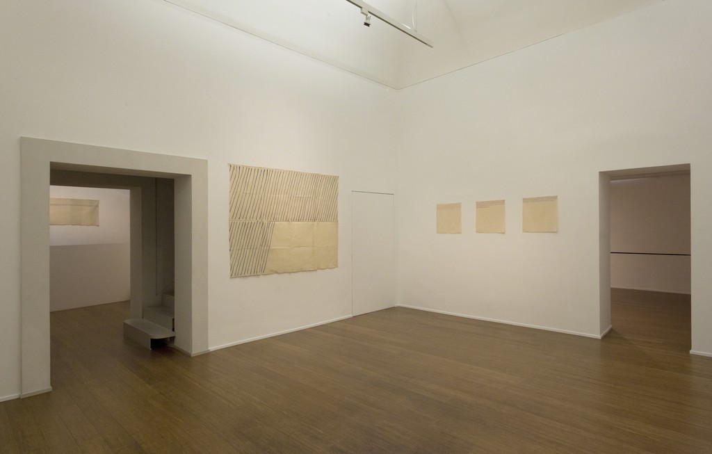 Giorgio Griffa : Esonerare il Mondo , To relieve the world– ABC-ARTE Contemporary art Gallery – 2015
Obliquo 1971, 148 x 190 cm - 58 5/8 x 74 3/4 in, acrylic on cotton
Orizzontale 1975, 50 x 50 cm - 19 3/4 x 19 3/4 in, acrylic on cotton
Orizzontale 1975, 50 x 50 cm - 19 3/4 x 19 3/4 in, acrylic on cotton
Orizzontale 1975, 50 x 50 cm - 19 3/4 x 19 3/4 in, acrylic on cotton
ww.abc-arte.com Giorgio Griffa : Esonerare il Mondo , To relieve the world– ABC-ARTE Contemporary art Gallery – 2015
Obliquo 1971, 148 x 190 cm - 58 5/8 x 74 3/4 in, acrylic on cotton
Orizzontale 1975, 50 x 50 cm - 19 3/4 x 19 3/4 in, acrylic on cotton
Orizzontale 1975, 50 x 50 cm - 19 3/4 x 19 3/4 in, acrylic on cotton
Orizzontale 1975, 50 x 50 cm - 19 3/4 x 19 3/4 in, acrylic on cotton
ww.abc-arte.com