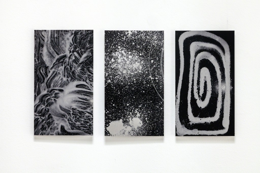exhibition view: „Schäume“ 2015/16 | digital Print on Butter Finish, 30 x 57cm | image: ©dasesszimmer exhibition view: „Schäume“ 2015/16 | digital Print on Butter Finish, 30 x 57cm | image: ©dasesszimmer