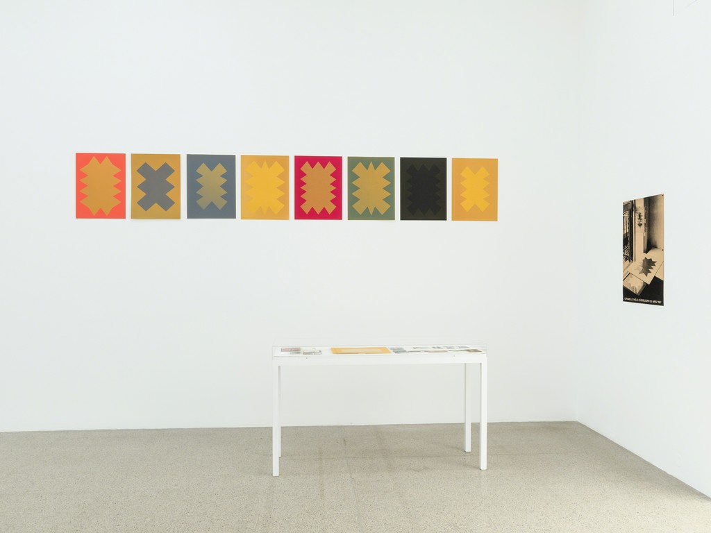 Ausstellungsansicht / Installation view
Ernst Caramelle. Ein Résumé / A Résumé, mumok, 30.11.2018–28.4.2018
Bildmitte / In the center: Untitled, 1988–1999, Sonne auf Papier / Sun on paper
Photo: Klaus Pichler
© mumok Ausstellungsansicht / Installation view
Ernst Caramelle. Ein Résumé / A Résumé, mumok, 30.11.2018–28.4.2018
Bildmitte / In the center: Untitled, 1988–1999, Sonne auf Papier / Sun on paper
Photo: Klaus Pichler
© mumok