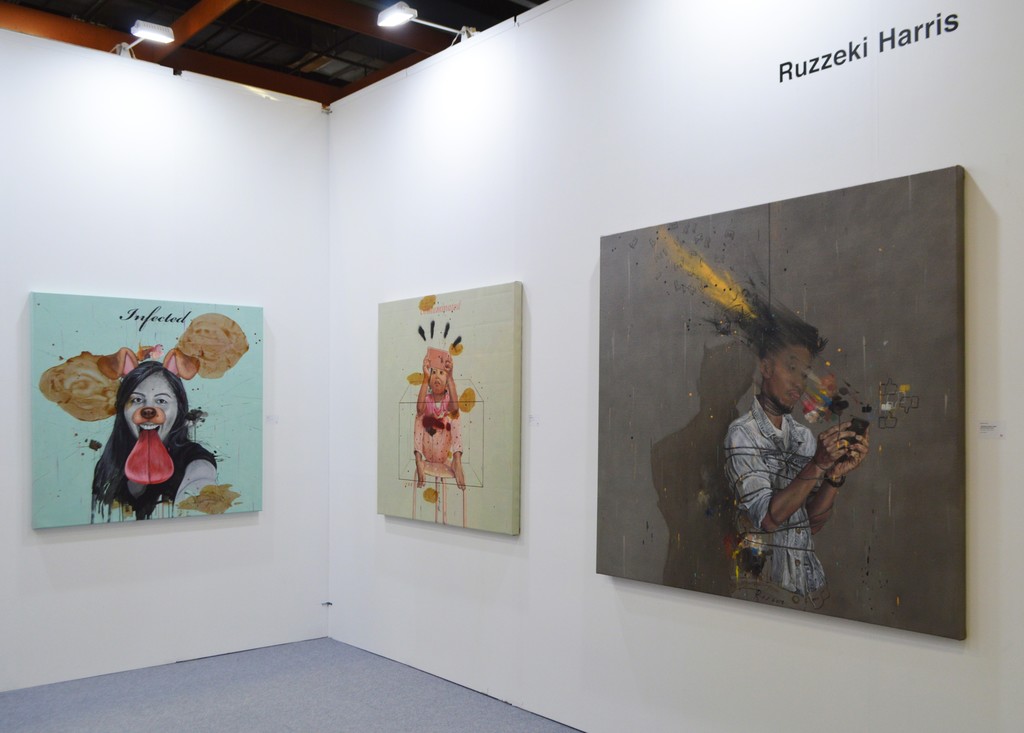 Ruzzeki Harris, Art Taipei 2016: Partial view of the mini solo exhibition display
"Possessed" is a new series of works that delves into the obsession among the younger generation of today with mobile computing and social media. It is a sharp commentary on the part of this emerging Malaysian artist, questioning the value of this obsession, and the effects it might bring Ruzzeki Harris, Art Taipei 2016: Partial view of the mini solo exhibition display
"Possessed" is a new series of works that delves into the obsession among the younger generation of today with mobile computing and social media. It is a sharp commentary on the part of this emerging Malaysian artist, questioning the value of this obsession, and the effects it might bring