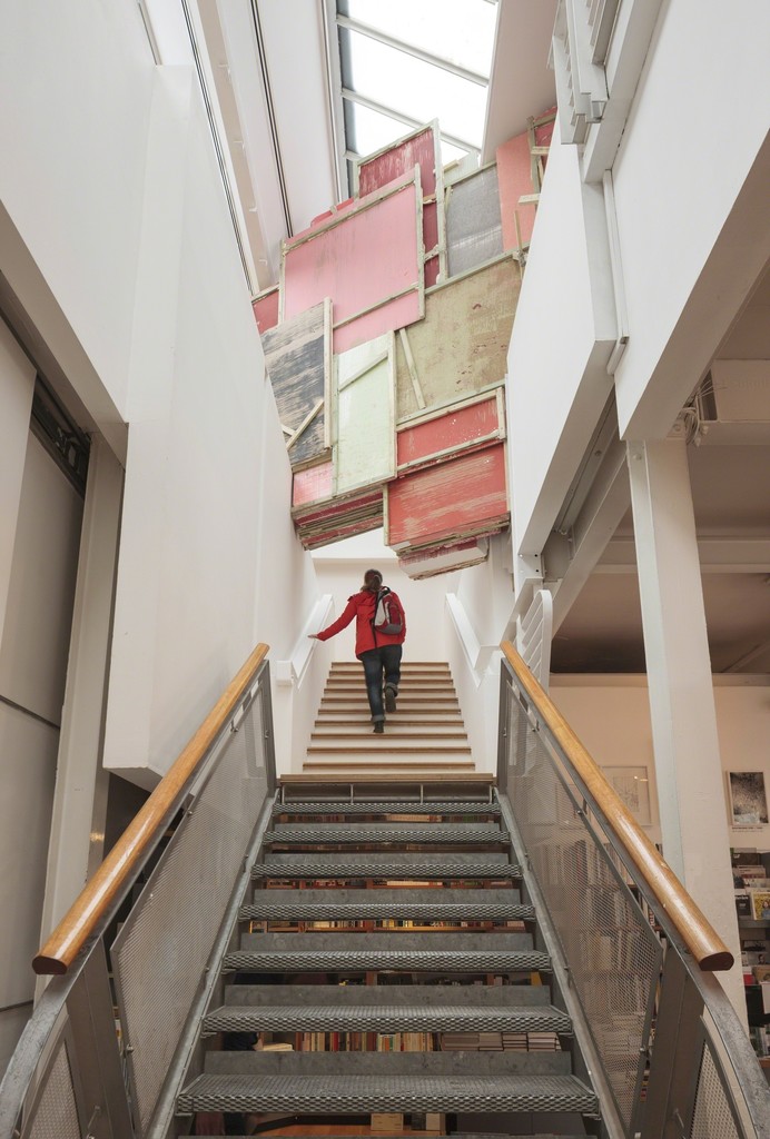 Phyllida Barlow, untitled: blockade, 2015
Installation view: set, The Fruitmarket Gallery, Edinburgh, 2015
Courtesy the artist and Hauser & Wirth
Photo: Ruth Clark Phyllida Barlow, untitled: blockade, 2015
Installation view: set, The Fruitmarket Gallery, Edinburgh, 2015
Courtesy the artist and Hauser & Wirth
Photo: Ruth Clark