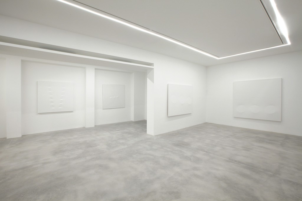 Turi Simeti. White Paintings, Dep Art Milano Turi Simeti. White Paintings, Dep Art Milano