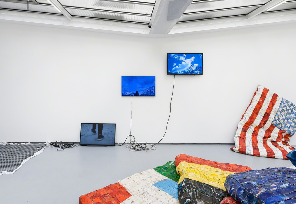 Exhibition view: "Cauling All My Contemporaries... (To Come Burst My Bubble)", solo show by GRAHAM WILSON. © Photo: Grégory Copitet / Courtesy of the artist and Valentin, Paris. Exhibition view: "Cauling All My Contemporaries... (To Come Burst My Bubble)", solo show by GRAHAM WILSON. © Photo: Grégory Copitet / Courtesy of the artist and Valentin, Paris.