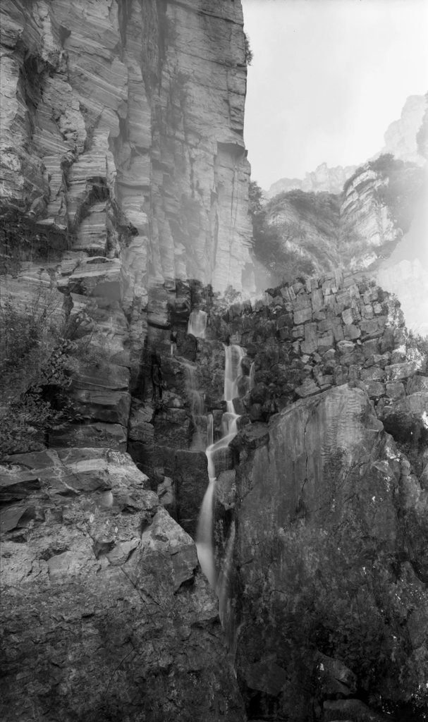 To complete Xishan, I started from Yaozhou, the hometown of Fan Kuan, a master in the Northern Song Dynasty, and travelled through Wangchuan, Central Plains and regions south of the Yangtze River. During my trip I visited all kinds of wonderful scenery and acquainted myself of many hermits. After one year of creation I decided that I should set my feet on places that had never been trodden by predecessors. I also attempt to create some more experimental works with pure traditional photography. To complete Xishan, I started from Yaozhou, the hometown of Fan Kuan, a master in the Northern Song Dynasty, and travelled through Wangchuan, Central Plains and regions south of the Yangtze River. During my trip I visited all kinds of wonderful scenery and acquainted myself of many hermits. After one year of creation I decided that I should set my feet on places that had never been trodden by predecessors. I also attempt to create some more experimental works with pure traditional photography.