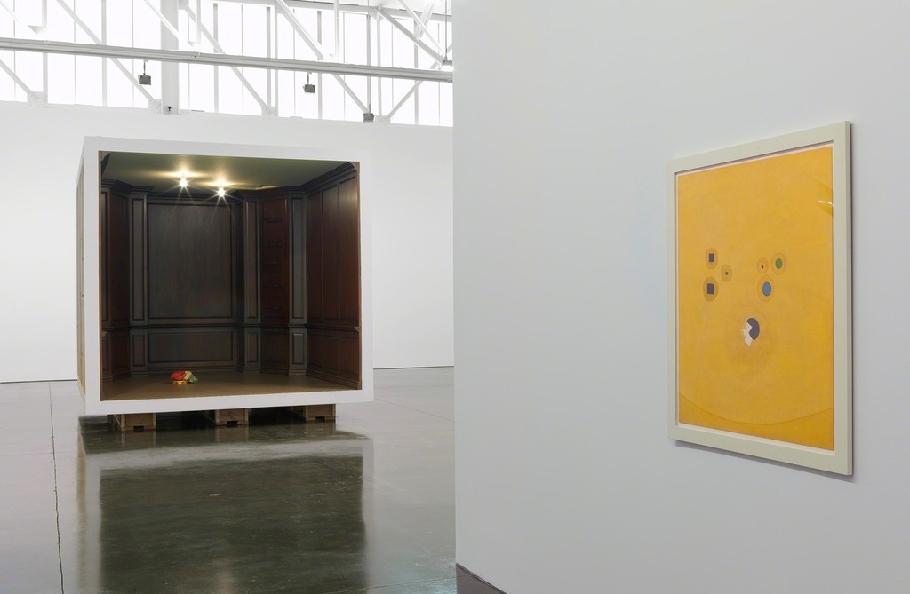 © Robert Therrien. Photo by Rob McKeever. Courtesy Gagosian. © Robert Therrien. Photo by Rob McKeever. Courtesy Gagosian.