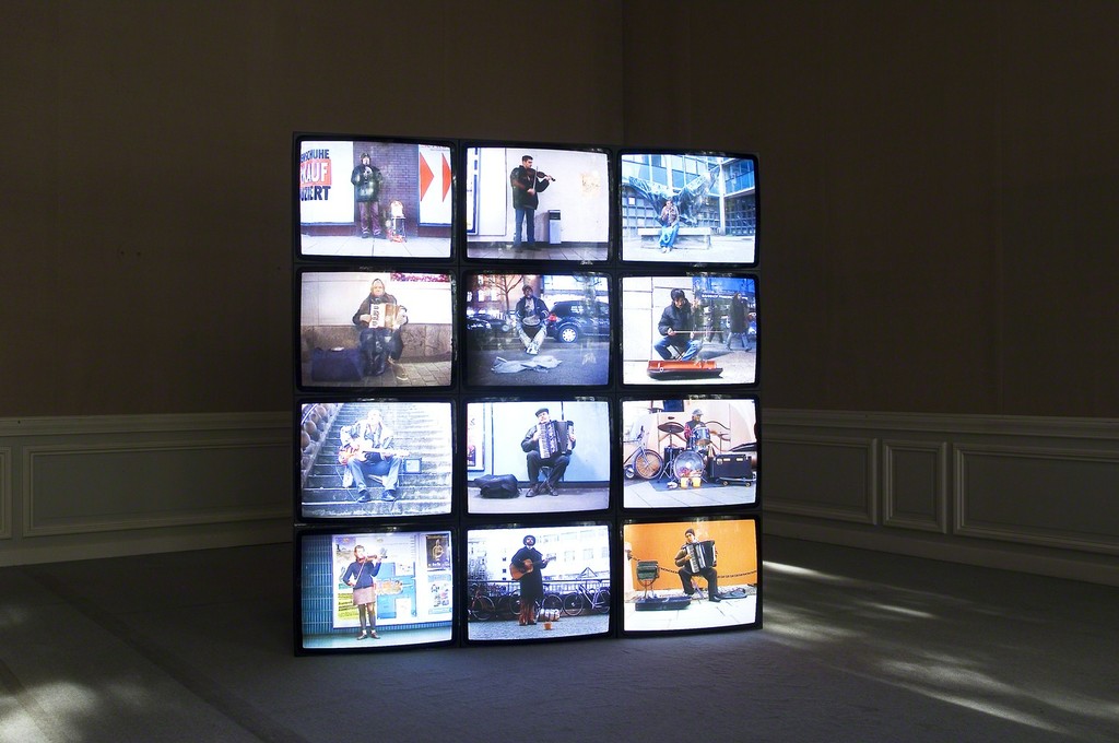 Das Leben ist kein Wunschkonzert - Life is not a Musical Request Show. Video installation, 00:29 - 28:13 min, 2006 Das Leben ist kein Wunschkonzert - Life is not a Musical Request Show. Video installation, 00:29 - 28:13 min, 2006