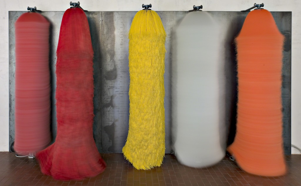Lara Favaretto, "Gummo III", 2008 © the artist Lara Favaretto, "Gummo III", 2008 © the artist