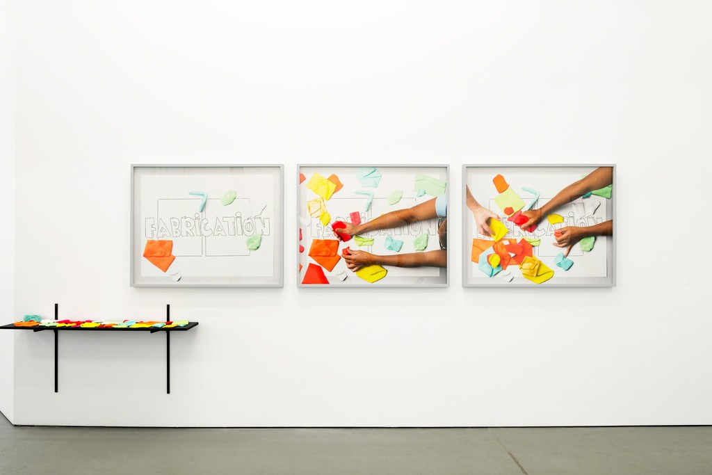 PLIER / FOLD, 2016, exhibition view at galerie antoine ertaskiran, © Matthew Brooks PLIER / FOLD, 2016, exhibition view at galerie antoine ertaskiran, © Matthew Brooks
