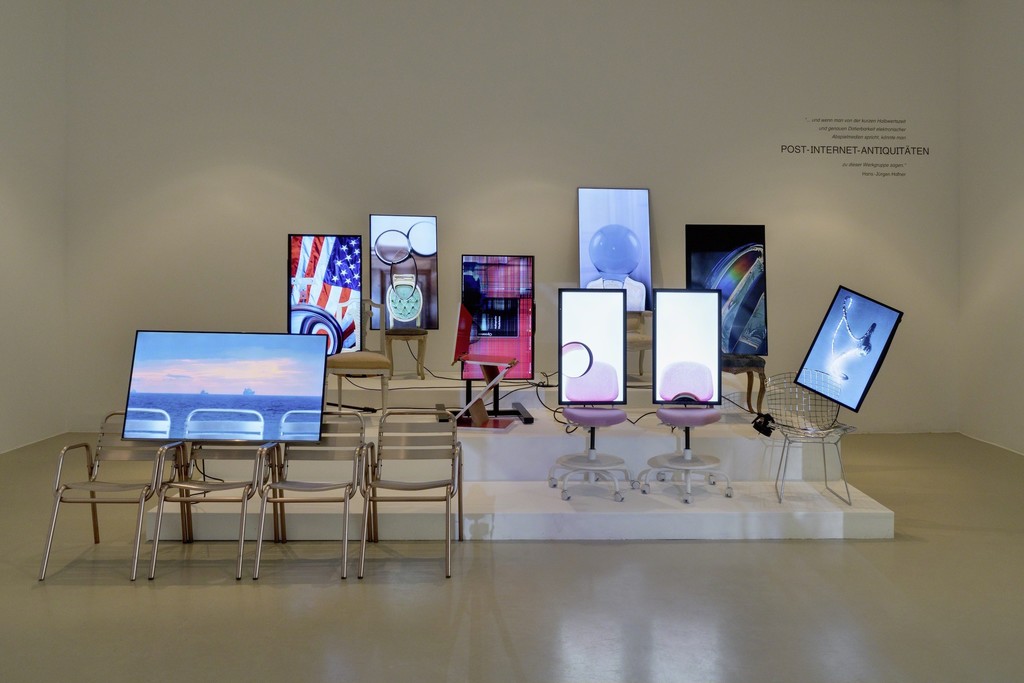 Manuel Graf »GodboX«, 2019
Installation view Kunstverein Hannover
Photo: Raimund Zakowski
Courtesy the artist & VAN HORN, Düsseldorf Manuel Graf »GodboX«, 2019
Installation view Kunstverein Hannover
Photo: Raimund Zakowski
Courtesy the artist & VAN HORN, Düsseldorf