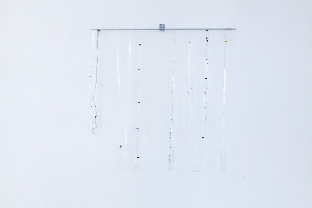 Jens Standke, exhibition view: „Transparent Tape Machine“, 2016, detail | d.i.y.-audio band machine for transparent tape: laser, electronics, motor, aluminium, acrylic glas | image: ©dasesszimmer Jens Standke, exhibition view: „Transparent Tape Machine“, 2016, detail | d.i.y.-audio band machine for transparent tape: laser, electronics, motor, aluminium, acrylic glas | image: ©dasesszimmer