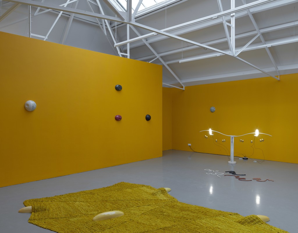 Jennifer Tee, installation overview "Let it Come Down", Galerie Fons Welters, Amsterdam 2018. Photographer: Gert-Jan van Rooij. Jennifer Tee, installation overview "Let it Come Down", Galerie Fons Welters, Amsterdam 2018. Photographer: Gert-Jan van Rooij.