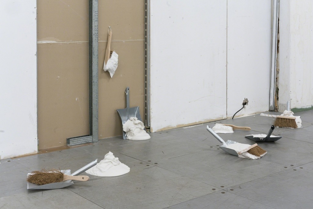 Larissa Mühlrath, DADDY – Klasse Riedel, 21 June – 11 July 2018, G2 Projektraum (G2 Kunsthalle Leipzig), photo: graysc.de Larissa Mühlrath, DADDY – Klasse Riedel, 21 June – 11 July 2018, G2 Projektraum (G2 Kunsthalle Leipzig), photo: graysc.de