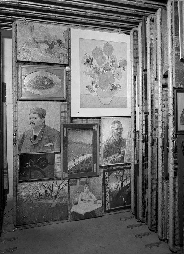 The bunker near Castricum, with work from a.o. Van Gogh. Foto Joh. de Haas, collectie Stedelijk Museum Amsterdam The bunker near Castricum, with work from a.o. Van Gogh. Foto Joh. de Haas, collectie Stedelijk Museum Amsterdam