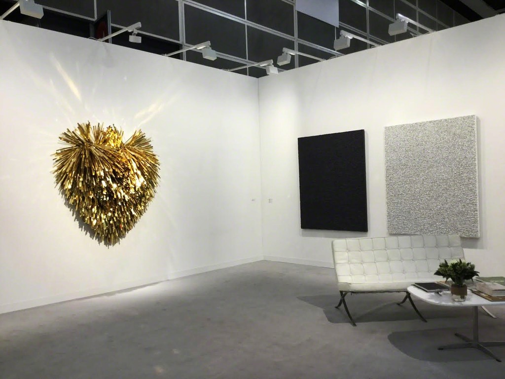 ARARIO GALLERY at Art Basel Hong Kong 2017, Booth 1D40, Works by Subodh GUPTA (left) and Taeho KIM (right). ARARIO GALLERY at Art Basel Hong Kong 2017, Booth 1D40, Works by Subodh GUPTA (left) and Taeho KIM (right).